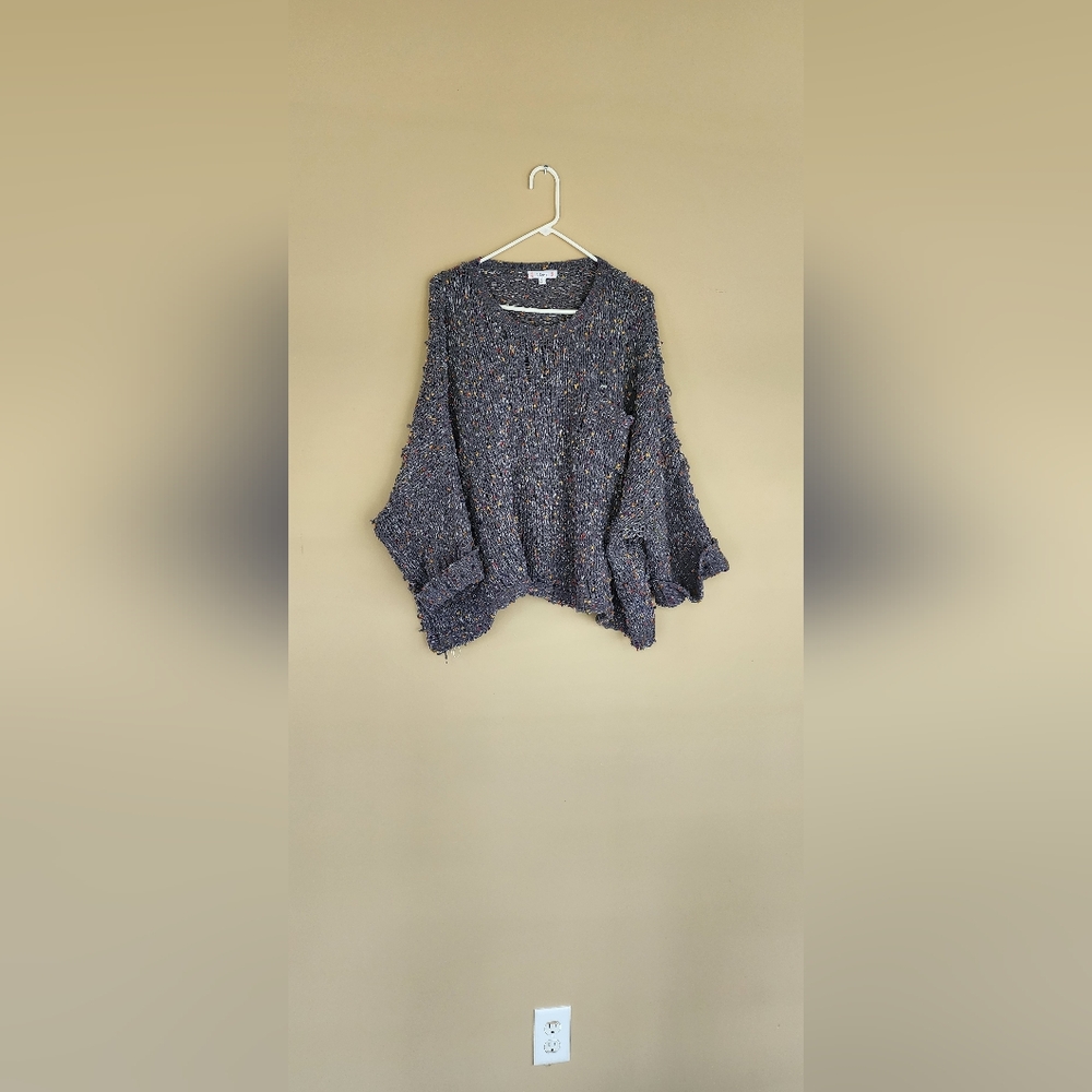 Gray Crew Neck Sweater with Cozy Knit and Relaxed Fit